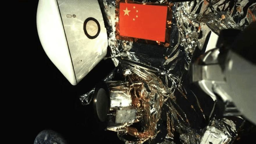 Trung Quốc công bố bức ảnh selfie của tàu thăm dò Thiên Vấn 2 cùng Trái Đất